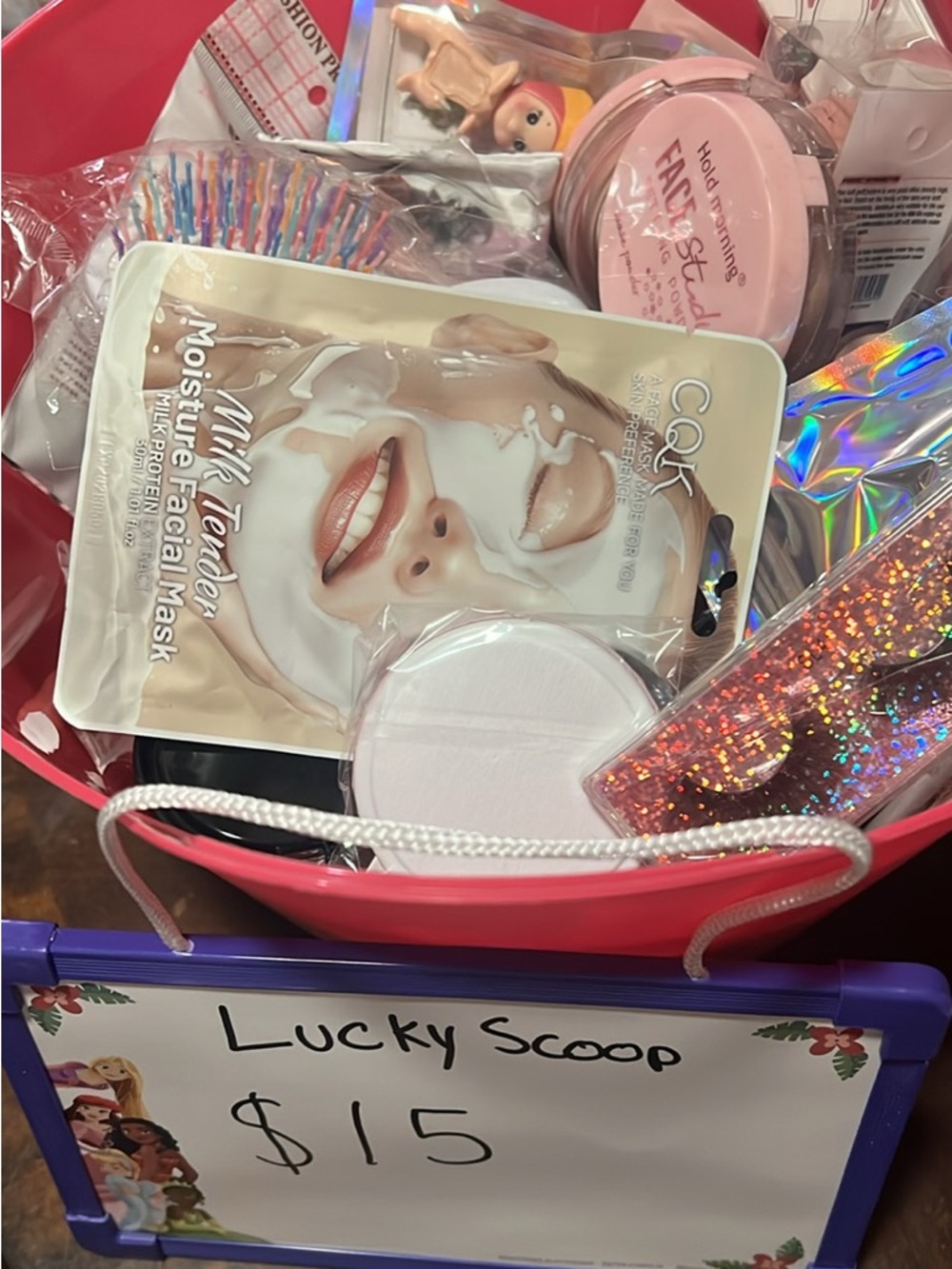 Lucky scoop